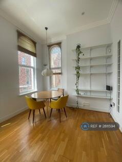 Living Room / Dining