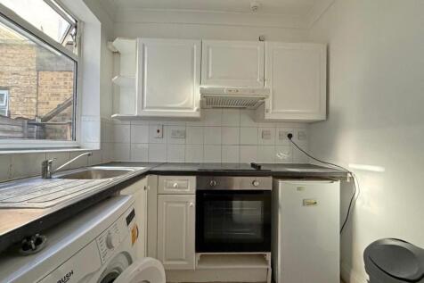 1 bed studio to rent Lampton Road, Hounslow TW3