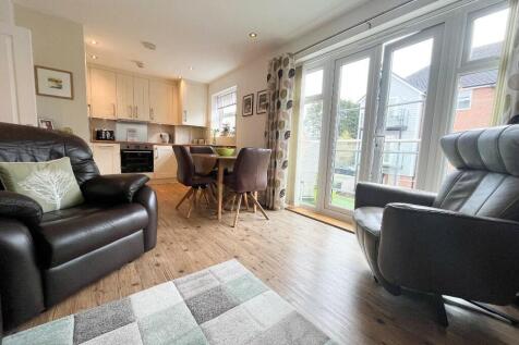 Plaxton Way, Ware, Hertfordshire, SG12 photo 3