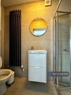 En-Suite Bathroom 