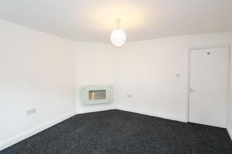 Retail Property (high street) to rent Image 5