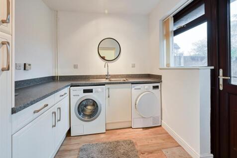 15 Midhurst Grove, Tettenhall photo 4