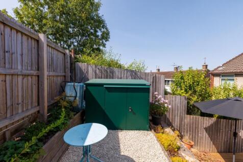 130 Qeensdown Gardens-25.jpg