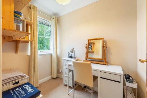 4 bed, 3 bath Detached in Leeds - Photo 16