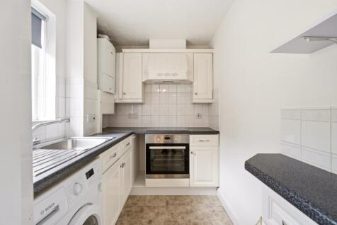 Poets Court, Milton Road, Harpenden, Hertfordshire, AL5 photo 3