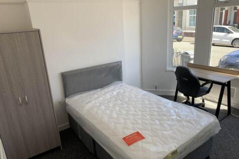 4-bed house on Dogfield Street, Cathays, , £2,240/mo