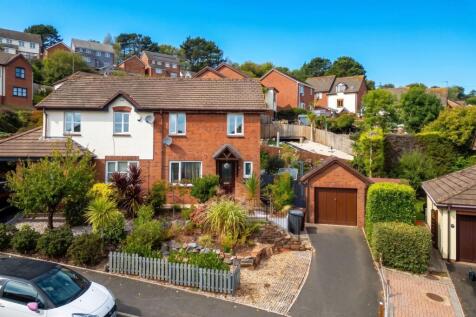 Driveway, Garage &amp; Attractive Frontage