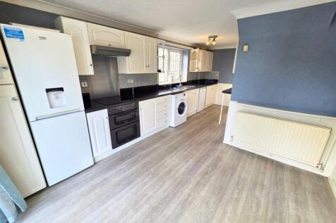 1 Dove Croft - Kitchen.jpg