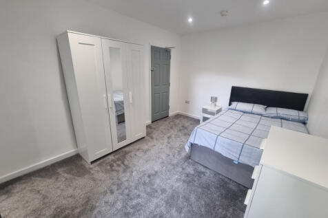 Professional Sharers En-Suite Room for rent