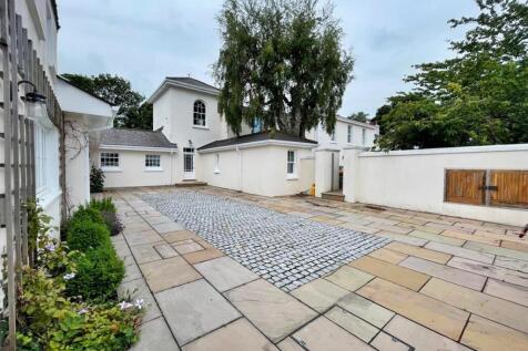 1-bed bungalow on The Cottage, Mount Auldyn House, Jurby Road, Ramsey, £1,595/mo
