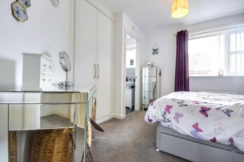 Bedroom 1 - to en-suite