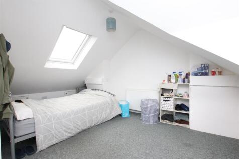 Bedroom (3).JPG