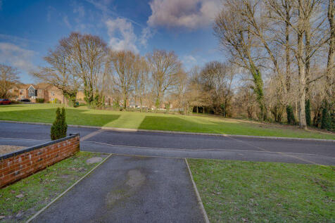 Pleasant green to front
