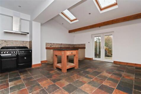 Kitchen Diner Pic 1