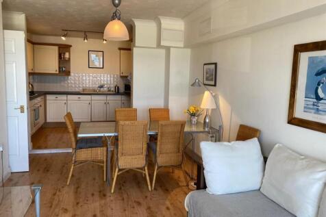 OPEN PLAN LOUNGE/ DINING/ KITCHEN