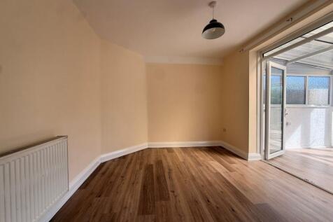 Roselands Gardens, Southampton, Hampshire, SO17 photo 4