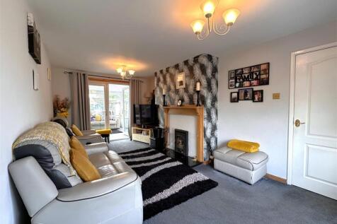 Generous Living Room 518