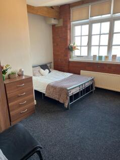 Bright double bedroom with exposed brick featur...