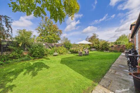 CAM02773G0-PR0357-STILL018