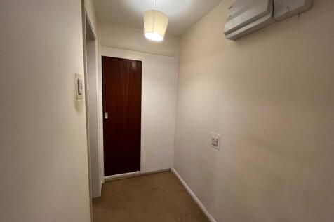 Stonefield Close, Eastleaze, Swindon, SN5 photo 3