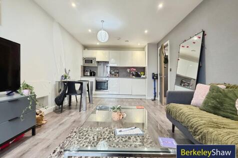 Kitchen diner/living area (2)
