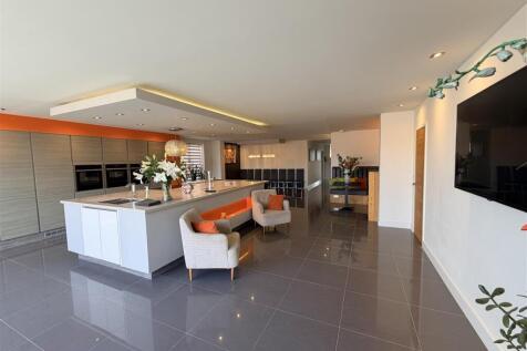 Family/Dining/Kitchhen/Entertaining Room