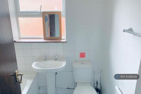 Bathroom (Wc, Sink &amp;Bath/Shower)