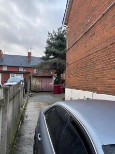 Eastern Avenue, Reading photo 4