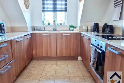 Green Farm Road, Newport Pagnell, Milton Keynes photo 3