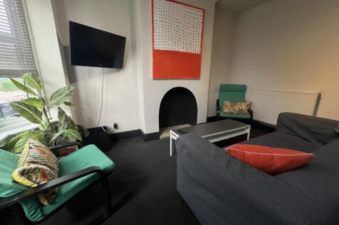 3 Bedroom Student House // July 2027 photo 5