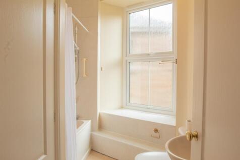 22 Castle Hill Court  Bodmin 01208 74182-07
