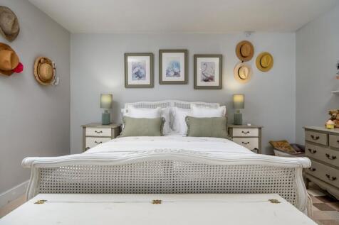 1440px-Elm Farm H...