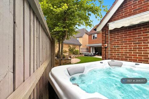 Hot Tub For 6 People