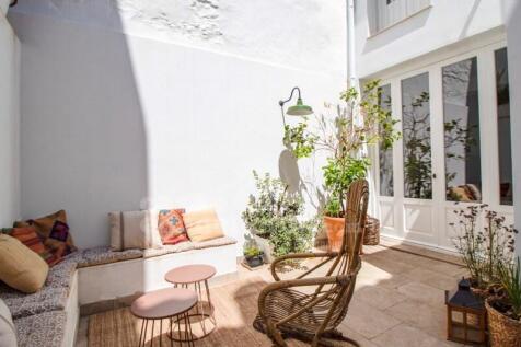 House with patio in Alaior centre