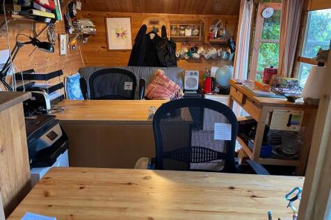 Enjoy working from home in the garden