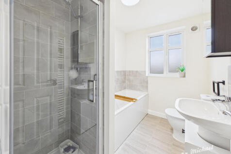 CAM03852G0-PR0479-STILL008