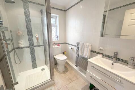 Glengall Road, Edgware, HA8 photo 5