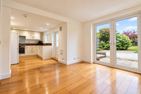 Bright Open-Plan Kitchen with Garden Access