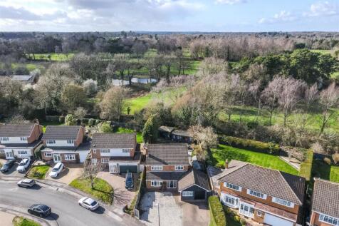 11 Whiteslade Close_4.jpg