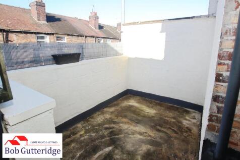 ENCLOSED REAR YARD