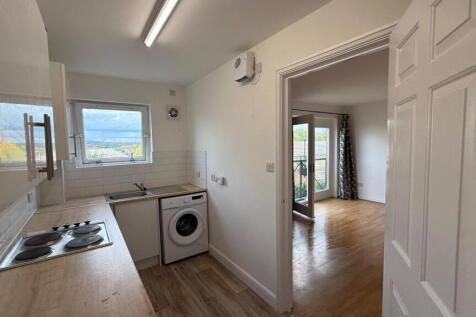 Manor Oaks Gardens, Sheffield, S2 5JY photo 3