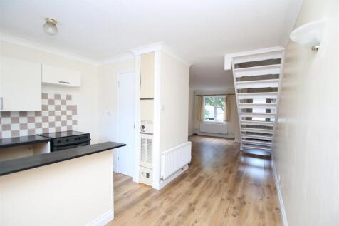 CHARRINGTON WAY, BROADBRIDGE HEATH photo 3