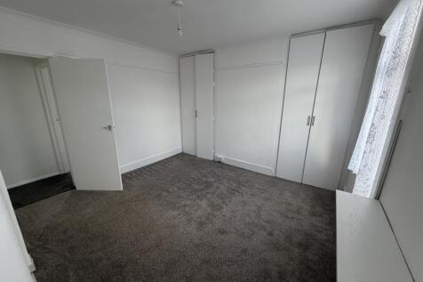 2 Bedroom House, Warwick Road, Clacton on Sea. CO15 photo 5