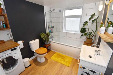 Second Floor Flat, Bath Road, Brislington, Bristol, Bristol City photo 3