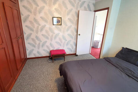 REAR BEDROOM