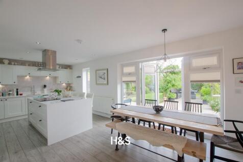 111 Dewberry - Kitchen4.jpg