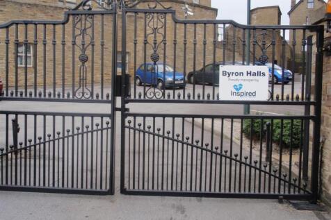Gated%20Entrance,%20Byron%20Halls,%20Byron%20Stree