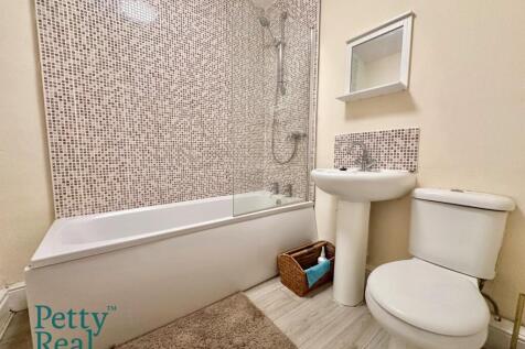 16 Basil Street, Colne photo 5