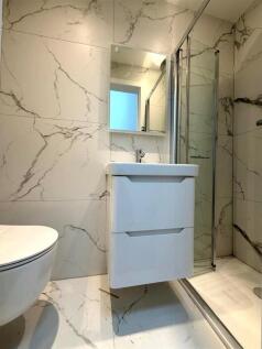 Bathroom 1-2.jpg
