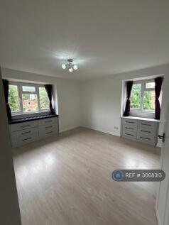 Main Bedroom With Fitted Storage